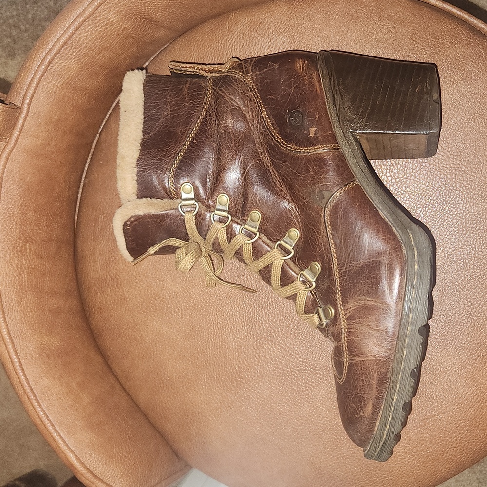 Size 10 Fur Lined Leather Born Boots
